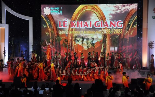 Ấn tượng và đong đầy cảm xúc với Lễ khai giảng năm học mới của Đại học Đông Á